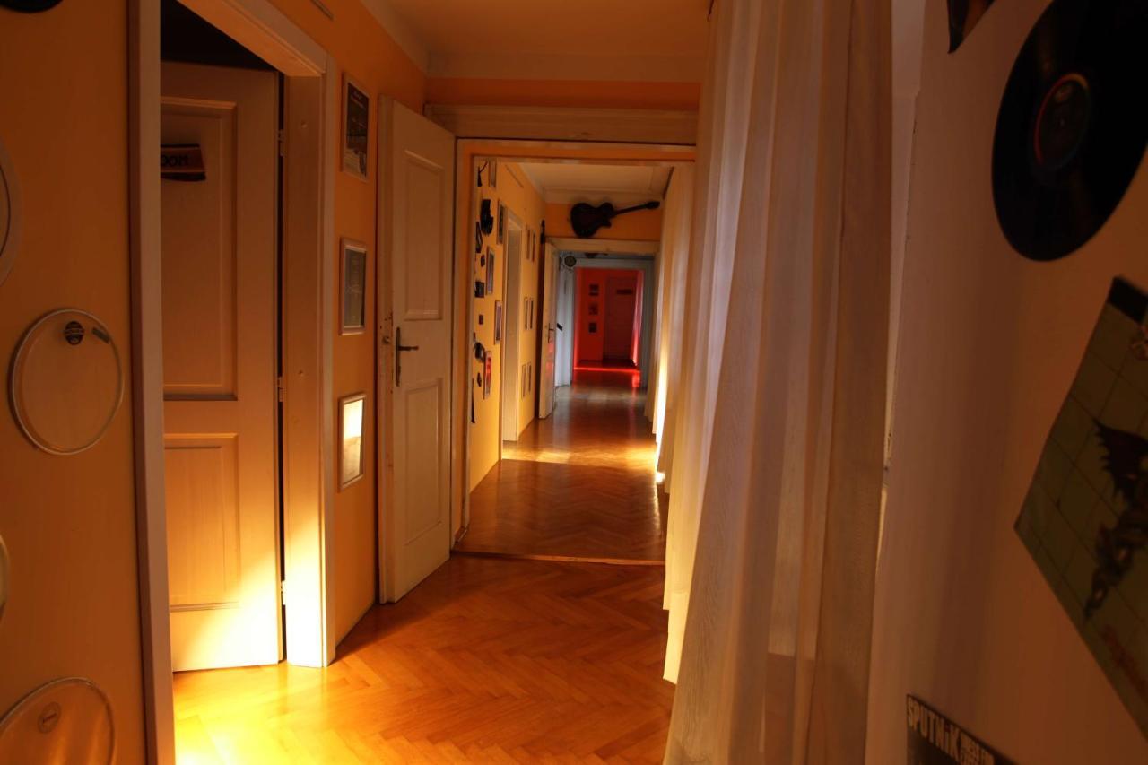 Residence Muzica Bed And Breakfast Komen Eksteriør billede