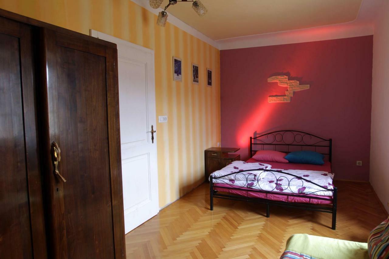 Residence Muzica Bed And Breakfast Komen Eksteriør billede